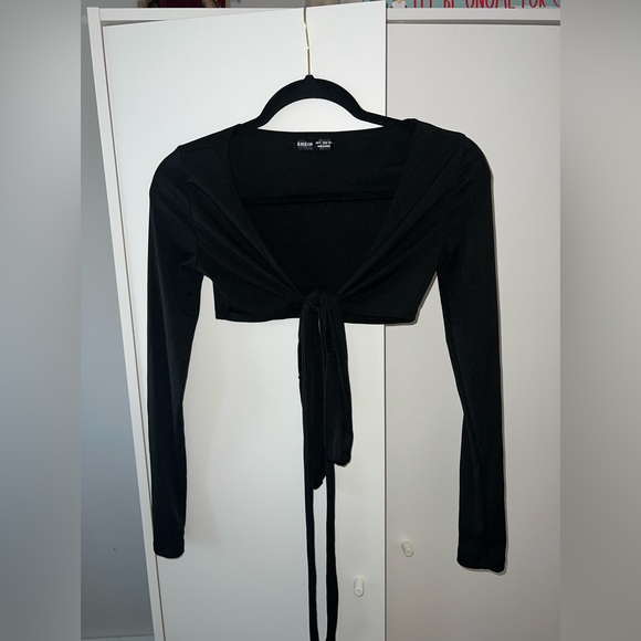 Shein Tie in the Front Black Crop Long Sleeve, Size Small - Picture 1 of 2